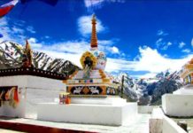 मंदिर में होता है चमत्कार, मन में है खोट तो नहीं चिपकेगा सिक्का